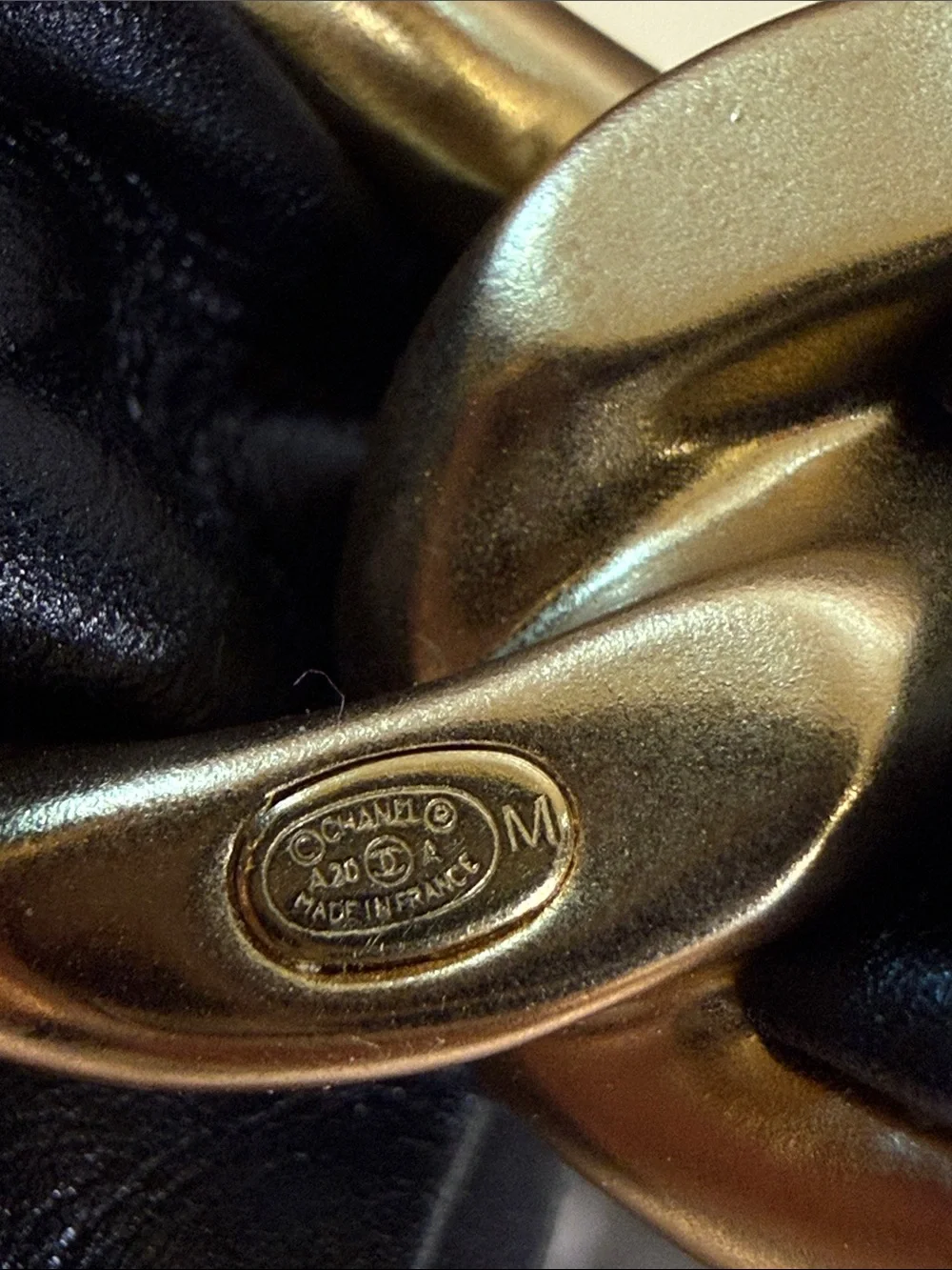 CHANEL Runway Black Leather Bow Bracelet with Gold Chain 2020 Autumn